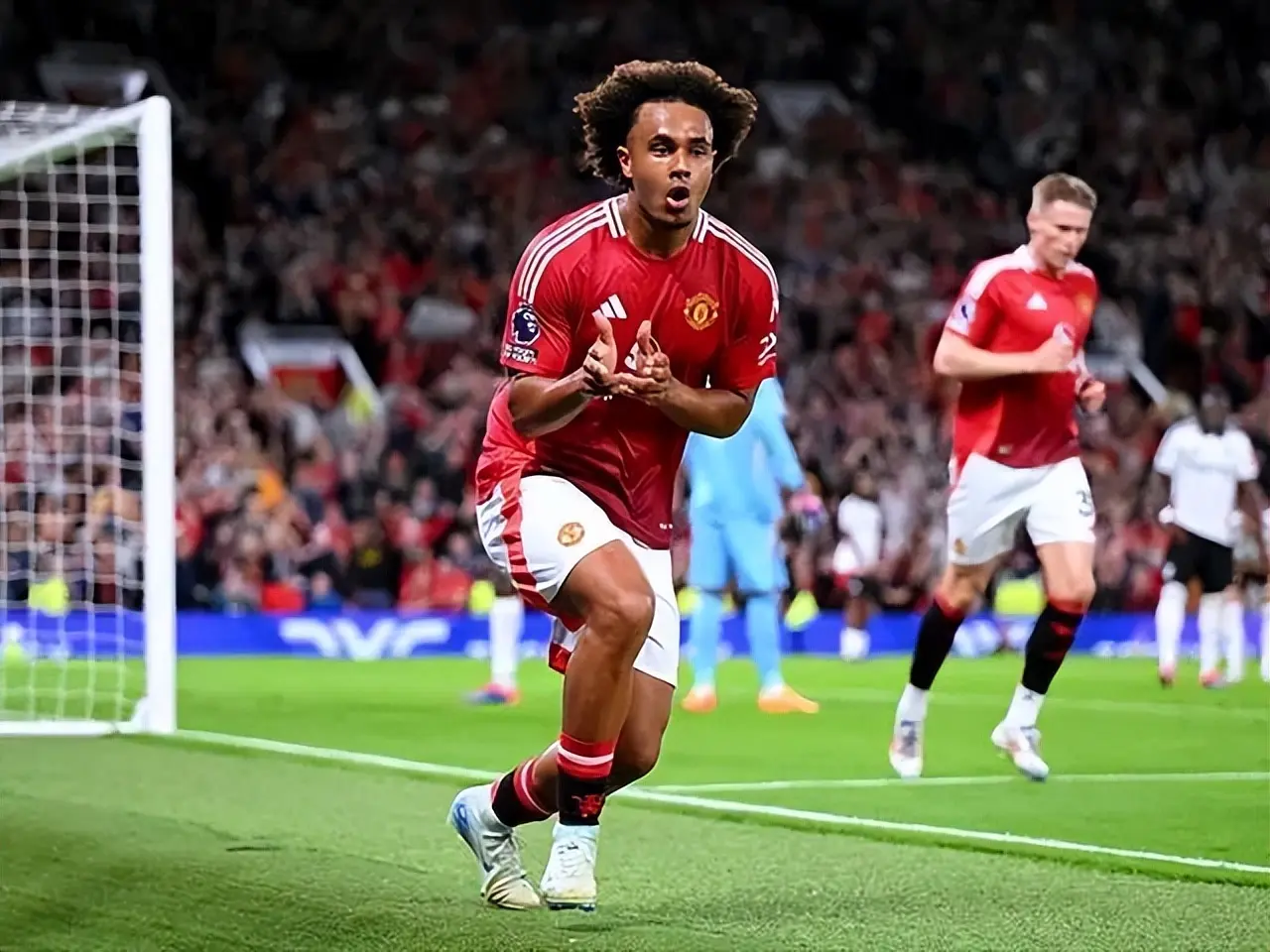 乐部获得更, 提出离队申, 联赛中为曼