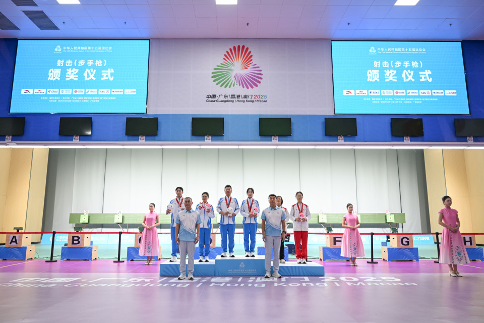 她最终获得, 丁磊 她最终获得, 丁磊