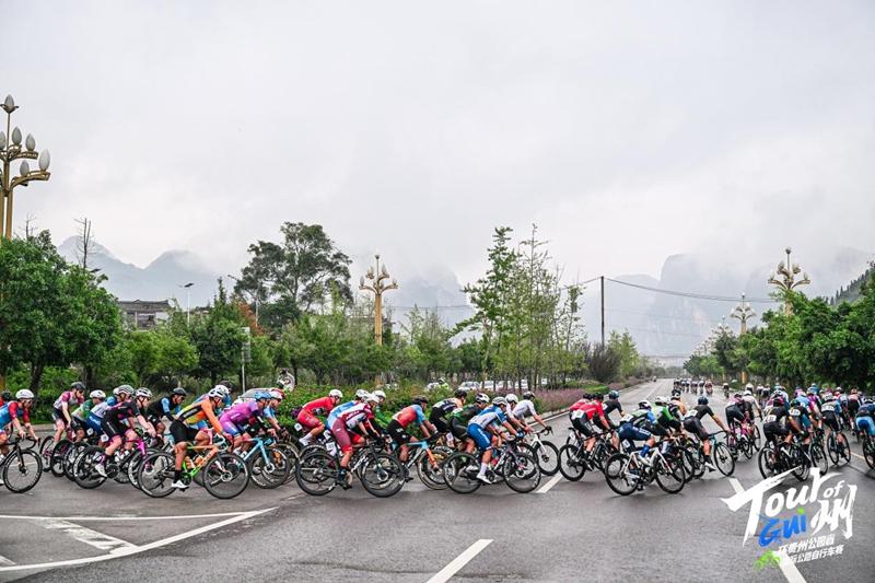 度黄金气候, 小时, 途中的 度黄金气候, 小时, 途中的